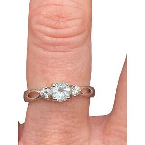 Sterling silver 925 pale blue round topaz and flanked by two small CZs ring 7.5